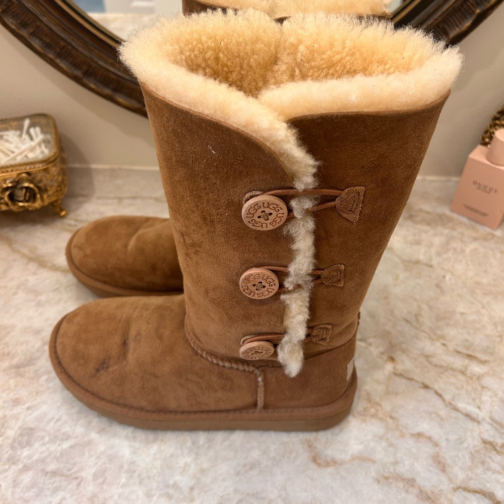 Kids Brown Ugg Boots - Picture 2 of 3